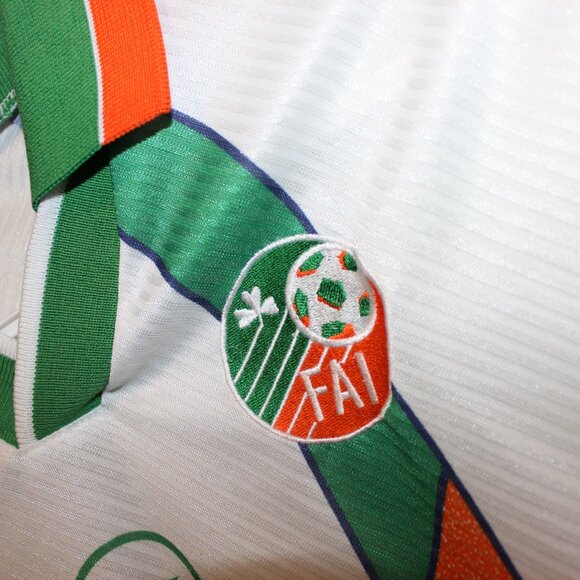 3/$188- Republic of Ireland 1994-96 away shirt Umbro Size Kids EU 8 Boys 66-71cm - Picture 3 of 8